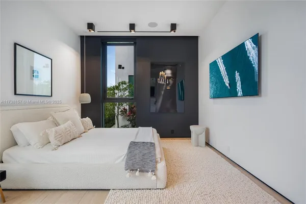 $90,000 | 1369 North Venetian Way, Miami, FL 33139