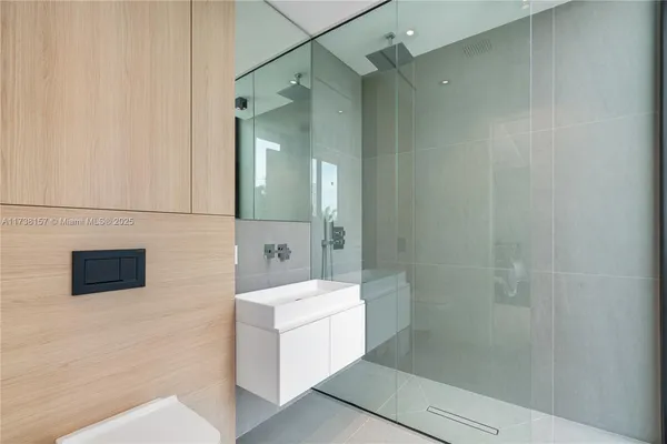 $90,000 | 1369 North Venetian Way, Miami, FL 33139