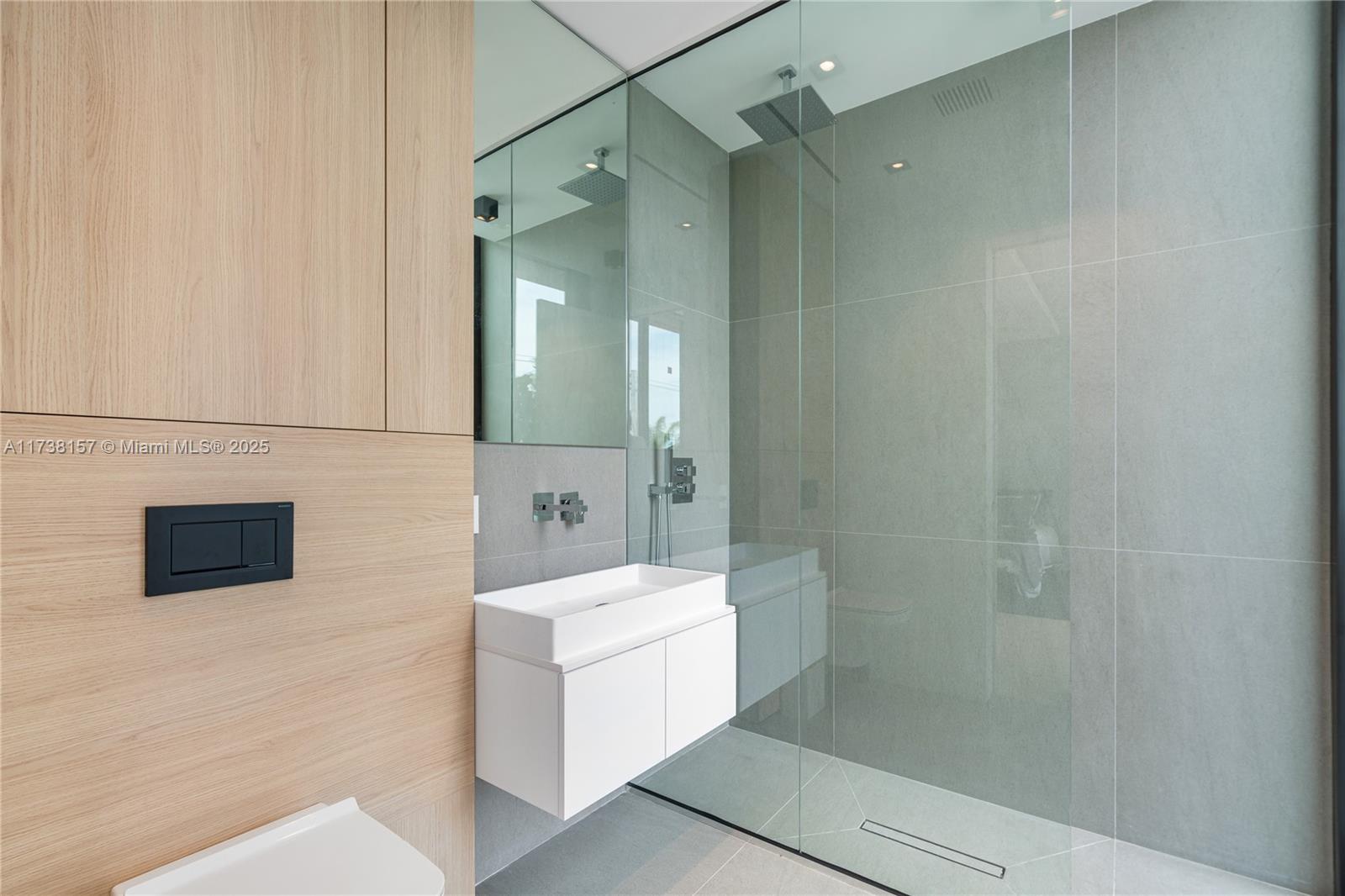 1369 North Venetian Way Miami, FL 33139 - Photo 33 of 55