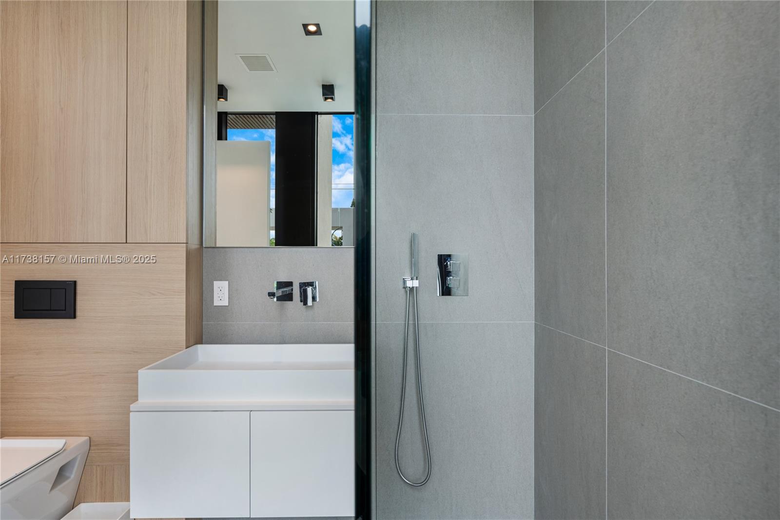 1369 North Venetian Way Miami, FL 33139 - Photo 34 of 55