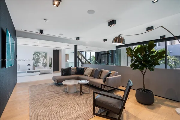 $90,000 | 1369 North Venetian Way, Miami, FL 33139