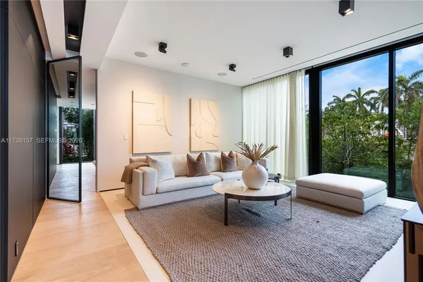 $90,000 | 1369 North Venetian Way, Miami, FL 33139