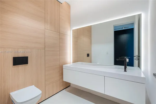 $90,000 | 1369 North Venetian Way, Miami, FL 33139