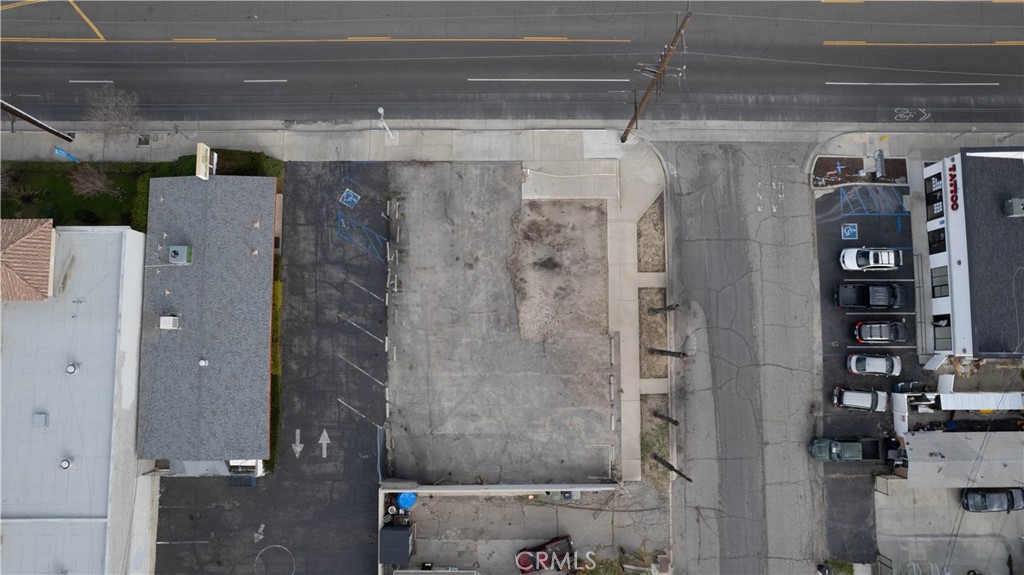 1305 North Mt Vernon Avenue Colton, CA 92324 - Photo 3 of 4 a bathroom with a shower