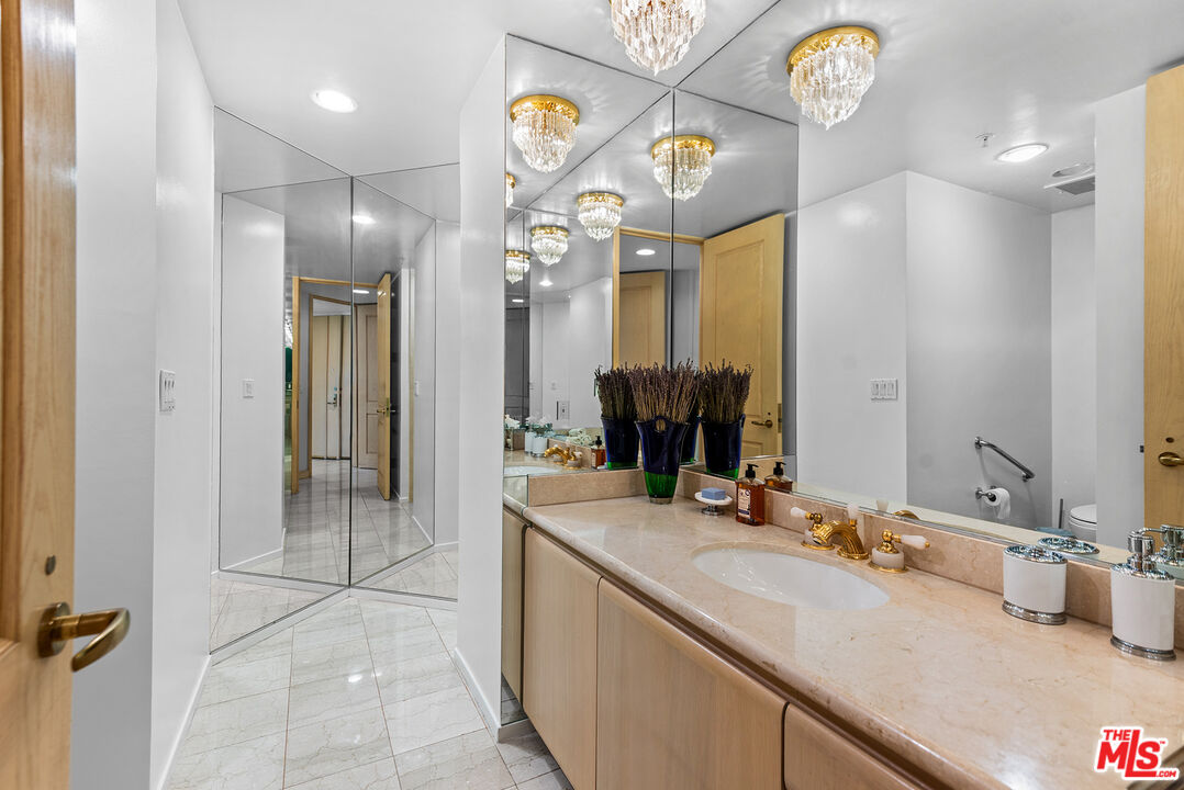 10490 Wilshire Boulevard, Unit 1206 Los Angeles, CA 90024 - Photo 21 of 44