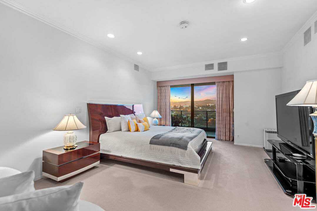 10490 Wilshire Boulevard, Unit 1206 Los Angeles, CA 90024 - Photo 22 of 44