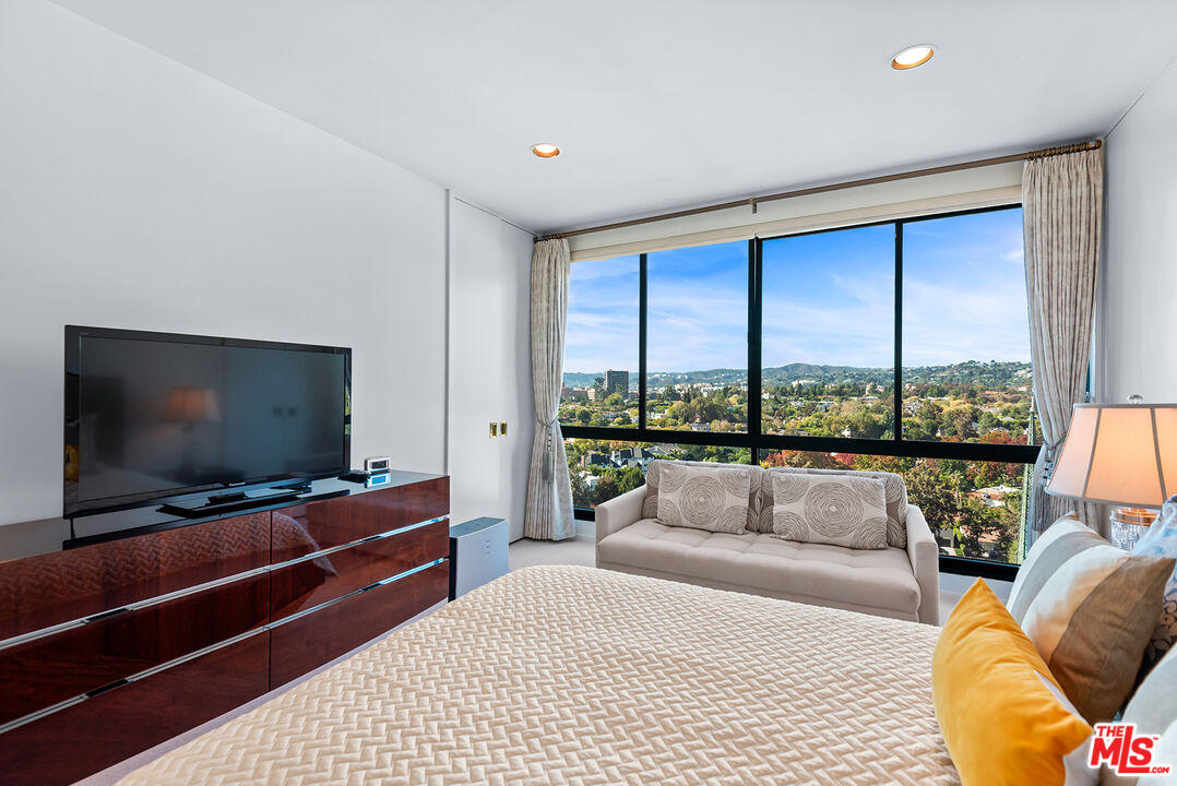 10490 Wilshire Boulevard, Unit 1206 Los Angeles, CA 90024 - Photo 28 of 44