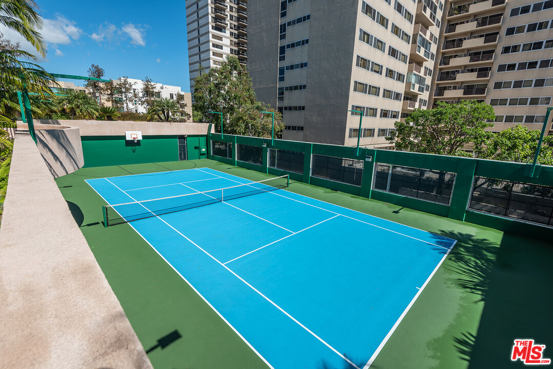 10490 Wilshire Boulevard, Unit 1206 Los Angeles, CA 90024 - Photo 39 of 44 a view of a tennis court