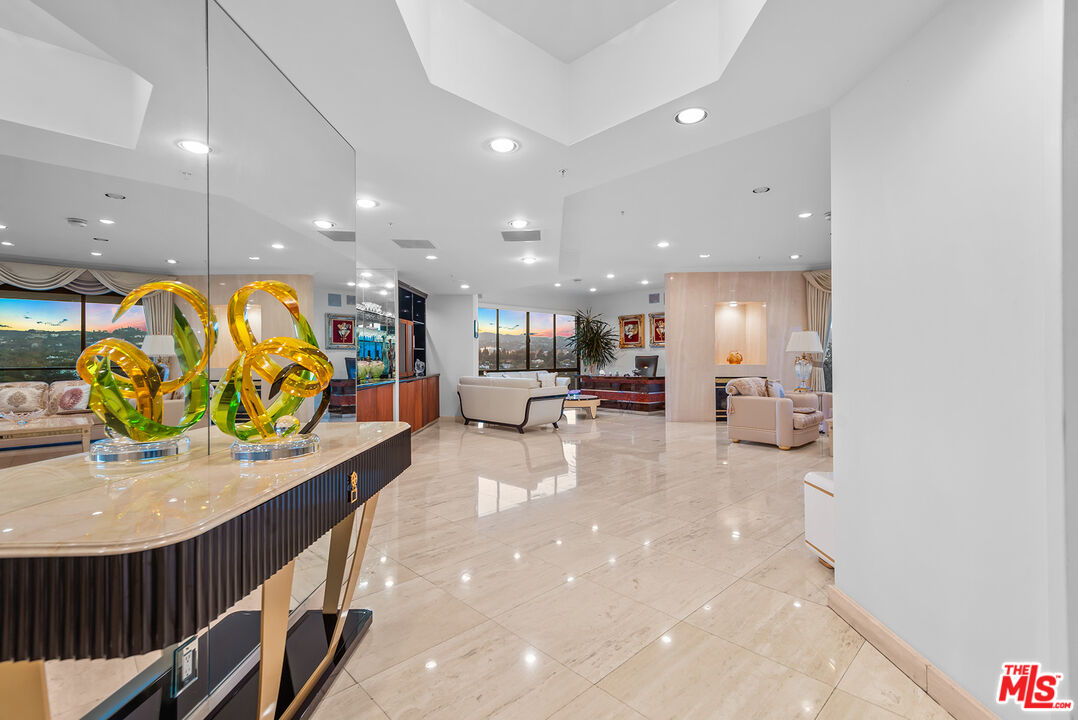 10490 Wilshire Boulevard, Unit 1206 Los Angeles, CA 90024 - Photo 4 of 44