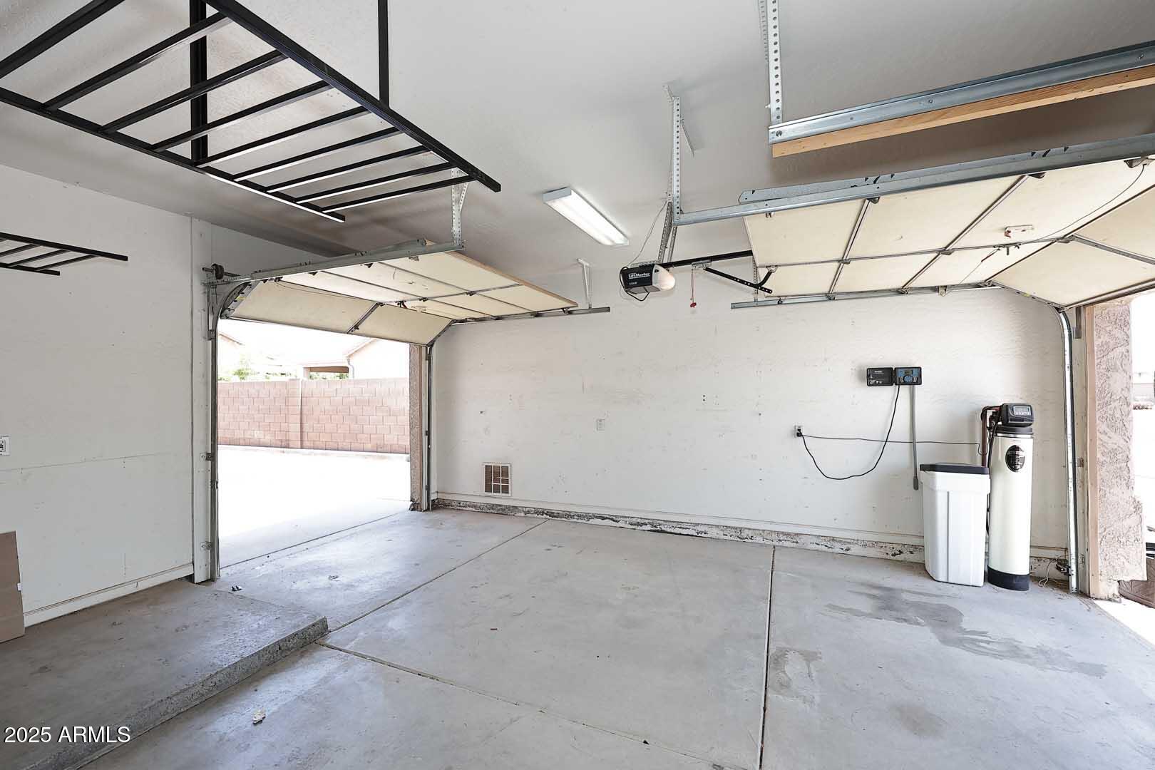 10916 East Cholla Road Mesa, AZ 85207 - Photo 41 of 52 Garage Passthrough2