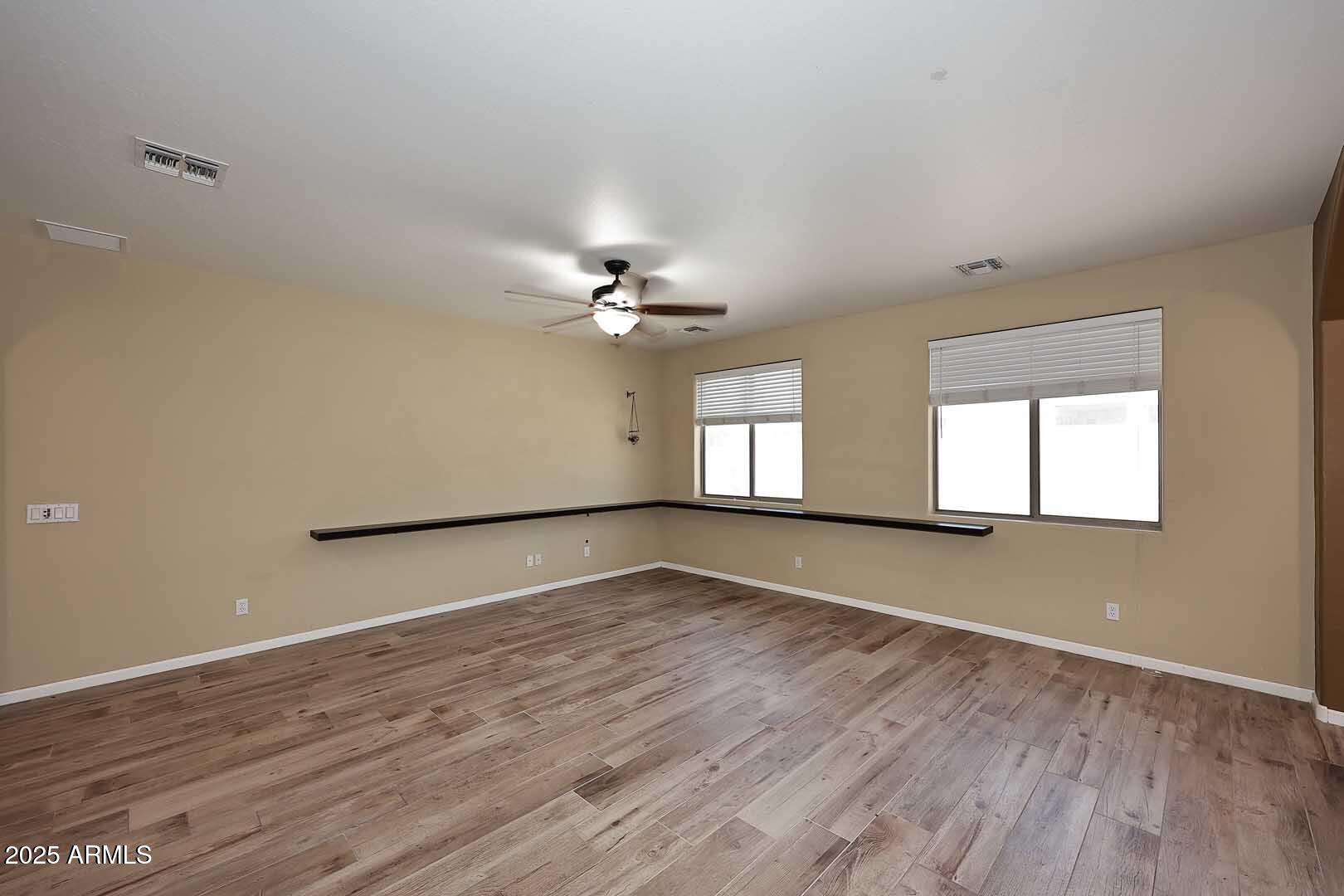 10916 East Cholla Road Mesa, AZ 85207 - Photo 8 of 52 Great Room2