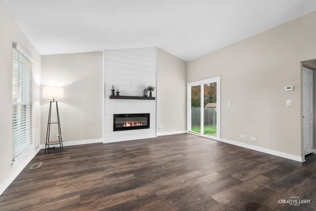 $380,000 | 343 Danbury Drive, Naperville, IL 60565