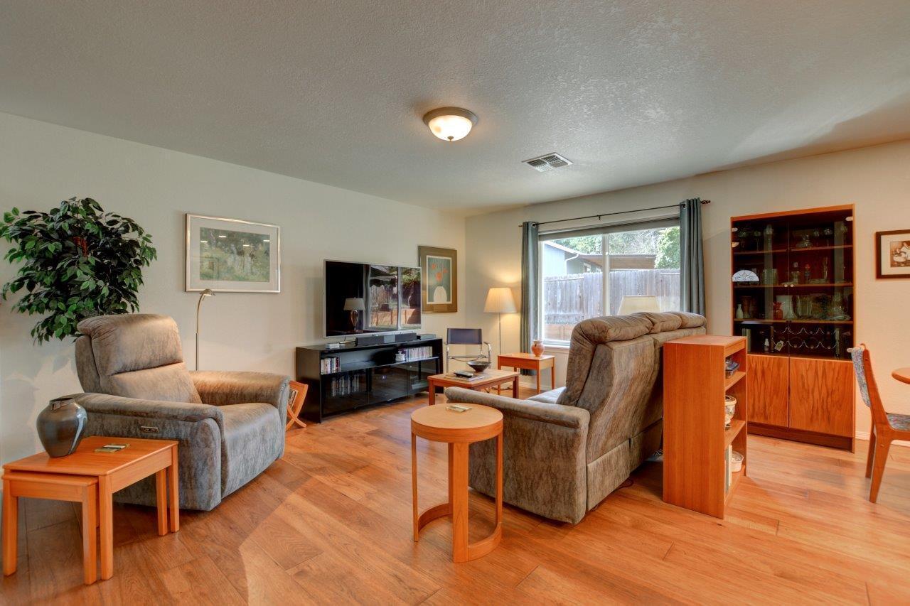 2614 Southwest Allen Creek Road Grants Pass, OR 97527 - Photo 6 of 39 Living room area