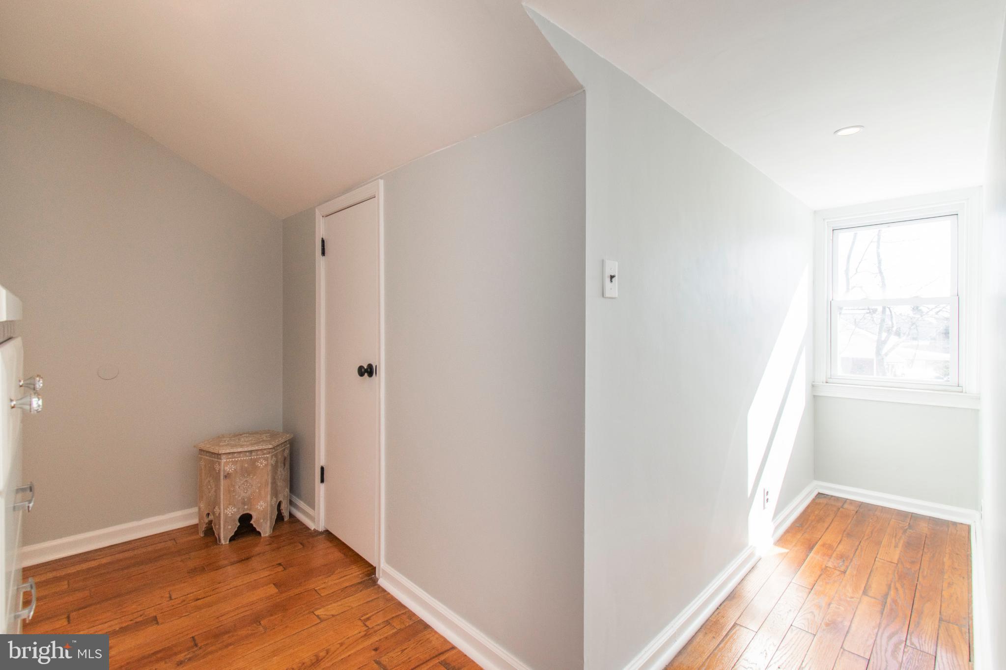 928 Kingsman Road Marcus Hook, PA 19061 - Photo 13 of 30 Let the Sun Shine In.....