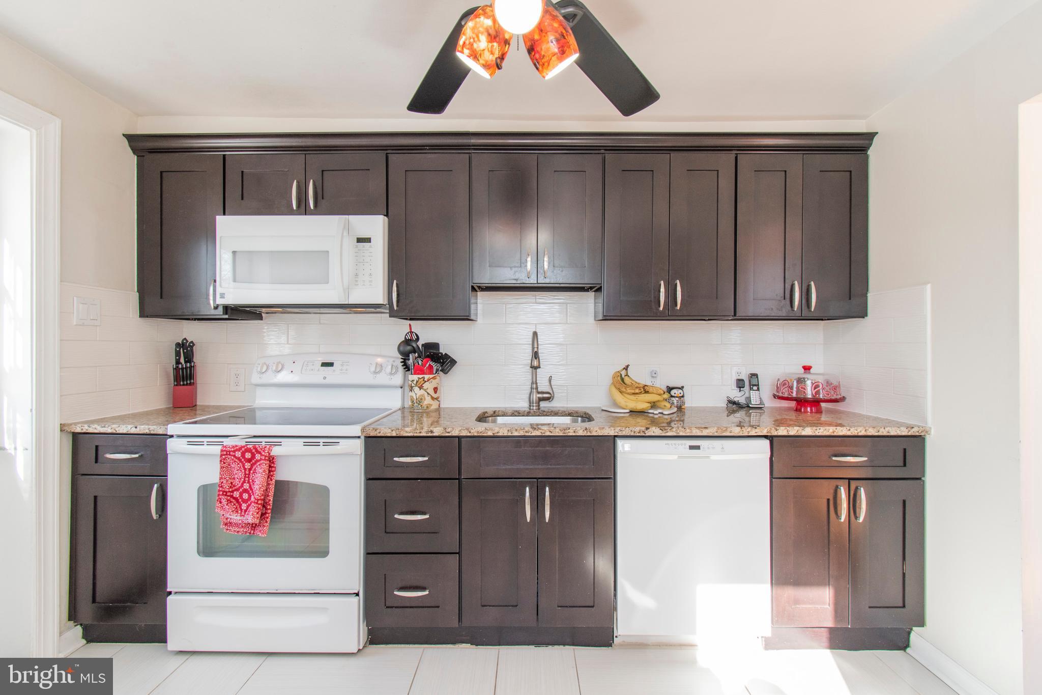 928 Kingsman Road Marcus Hook, PA 19061 - Photo 6 of 30 Updated kitchen