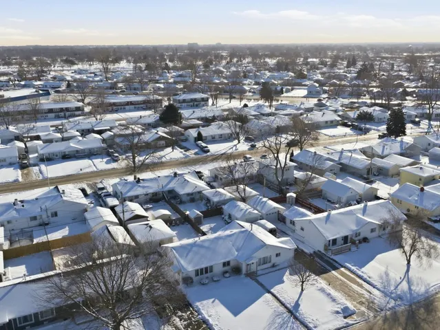 $214,900 | 8765 South Beck Place, Hometown, IL 60456