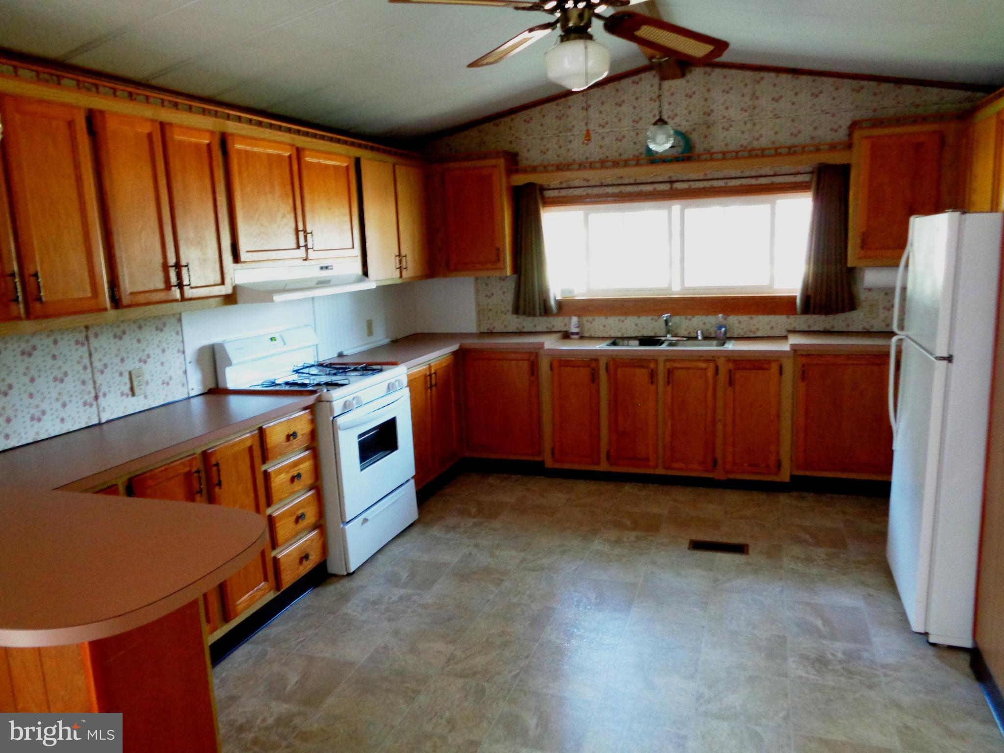 32865 Swamp Road Dagsboro, DE 19939 - Photo 4 of 17 Kitchen with all needed appliances