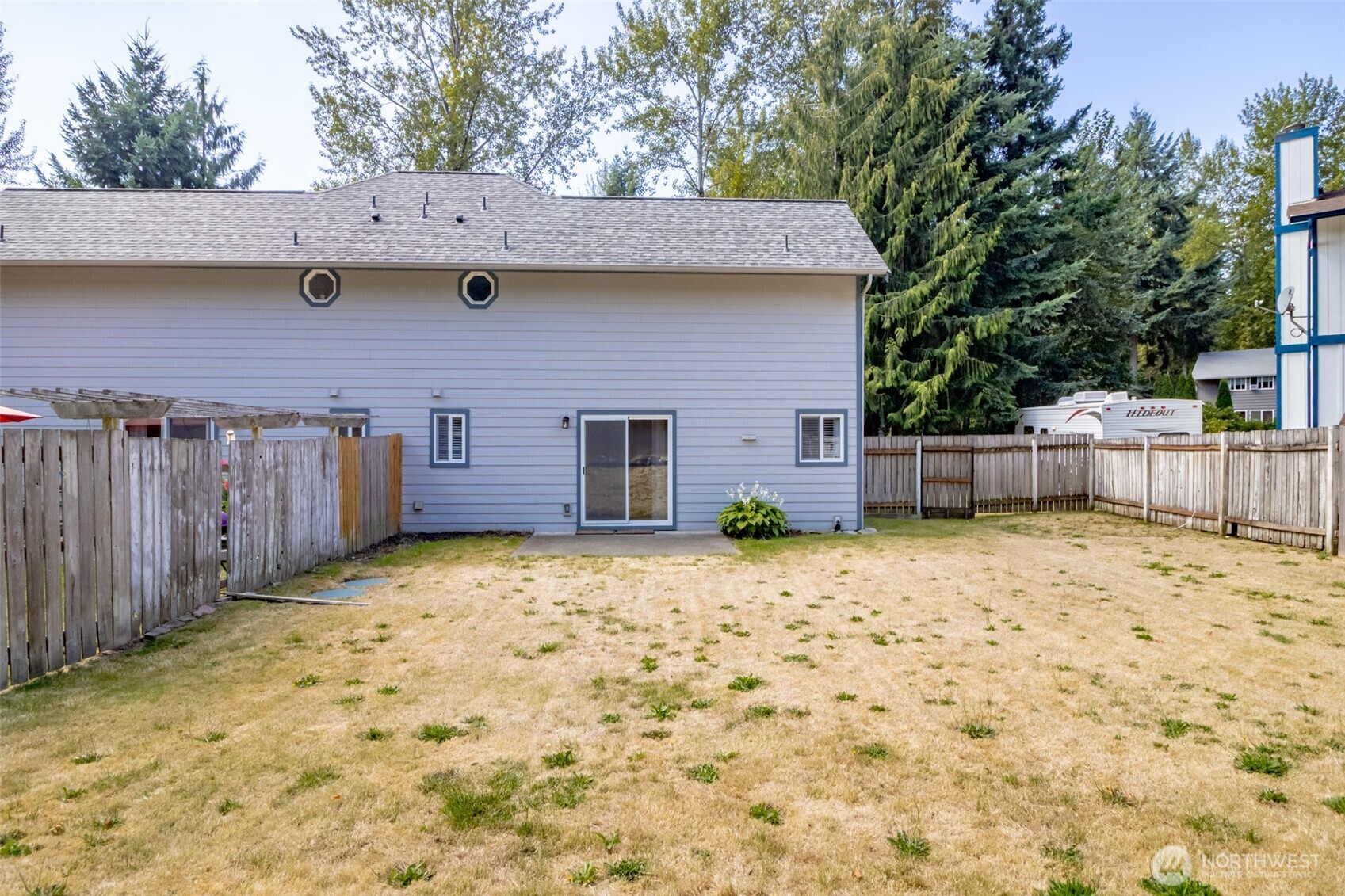 5823 186th Ave Court East, Unit A Lake Tapps, WA 98391 - Photo 25 of 27 a backyard of a house