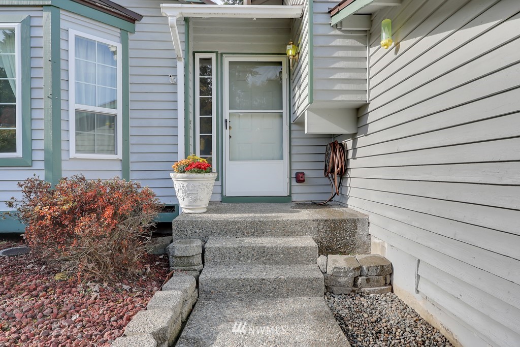 2513 Mill Avenue South Renton, WA 98055 - Photo 3 of 24 Gallery Image 3