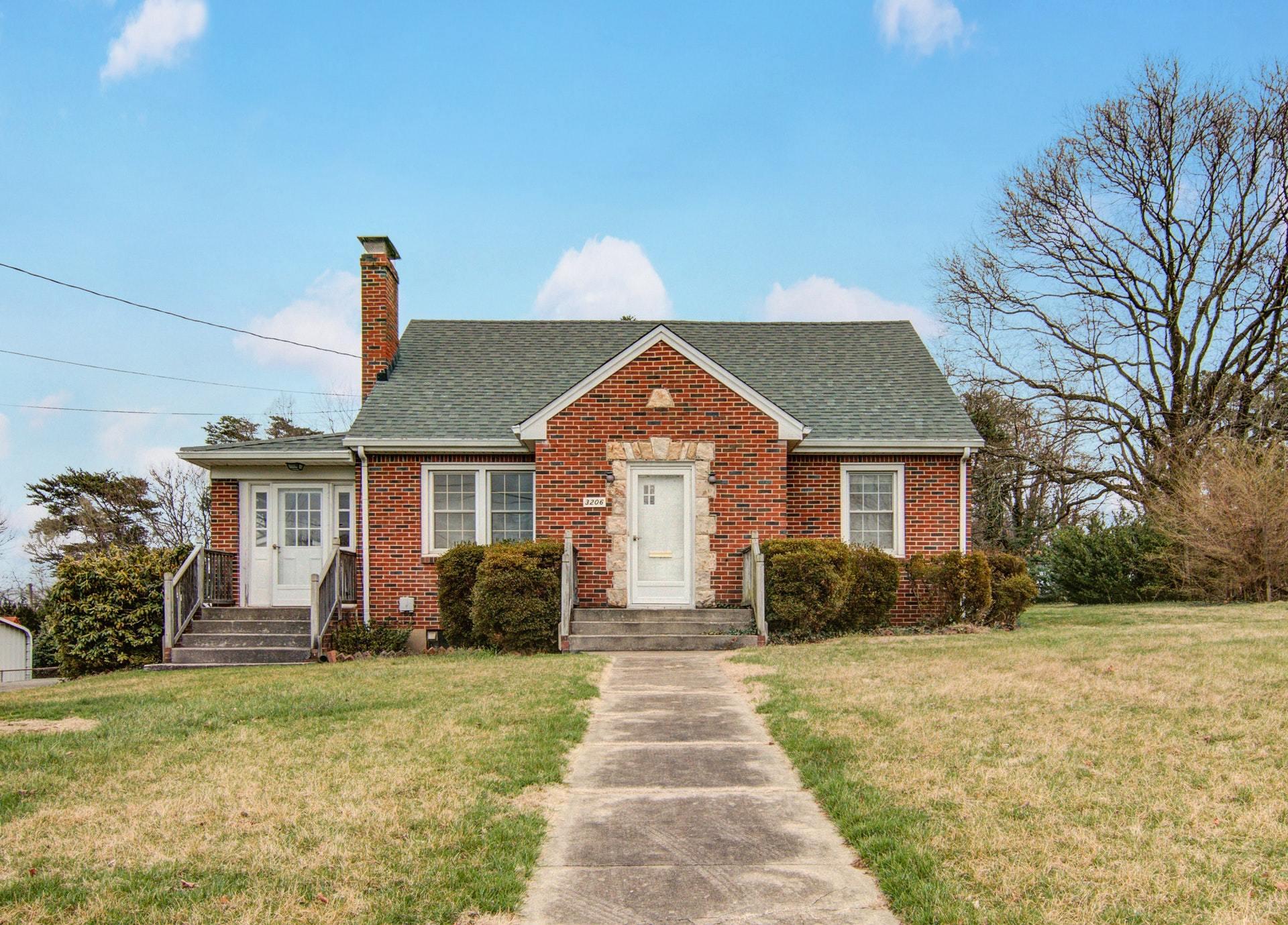 3206 Oakdale Road Southwest Roanoke, VA 24018 - Photo 1 of 34 001-263573-IMG_4868_69_70_71_72_6077951