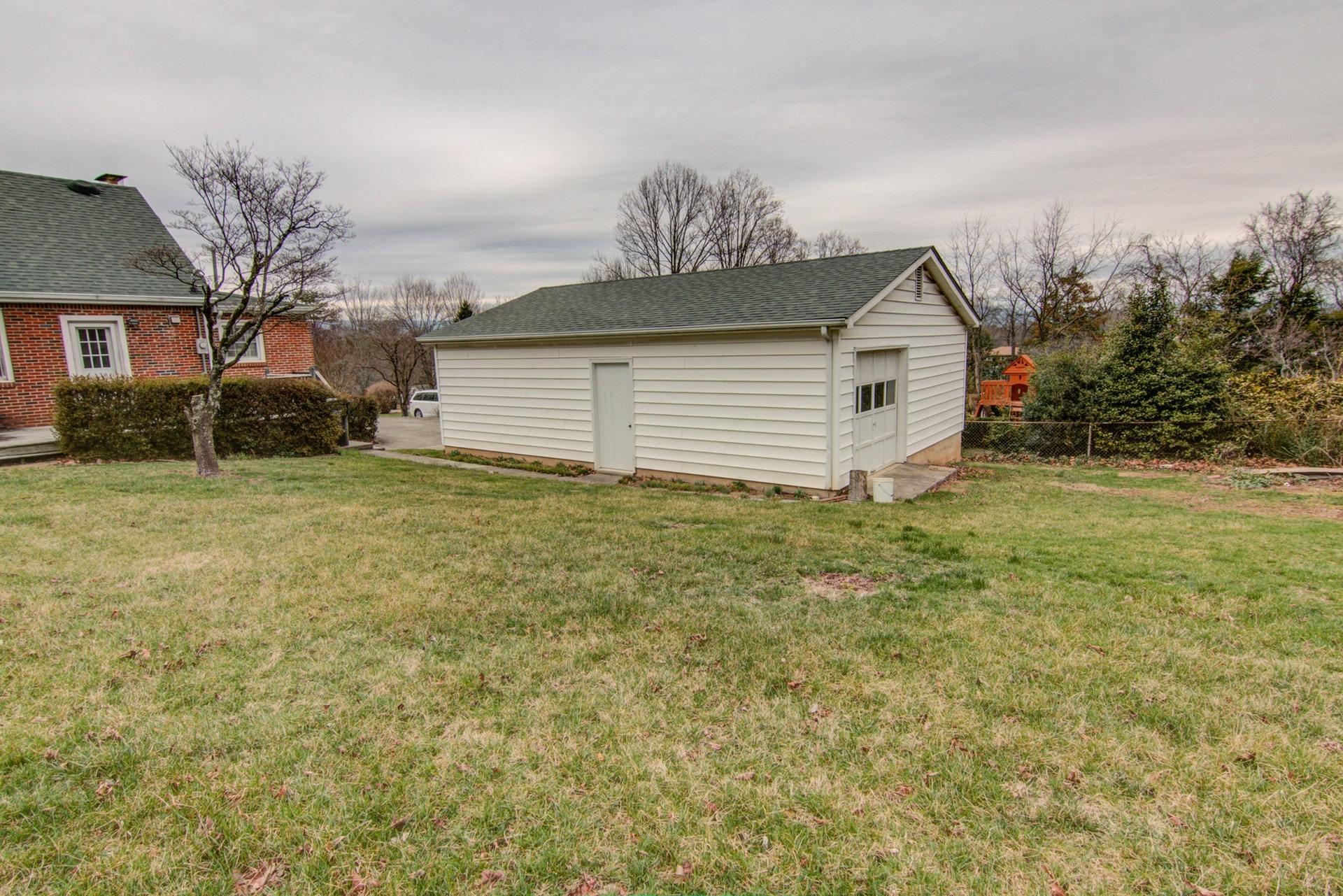3206 Oakdale Road Southwest Roanoke, VA 24018 - Photo 27 of 34 027-263573-IMG_4888_89_90_91_92_6077957