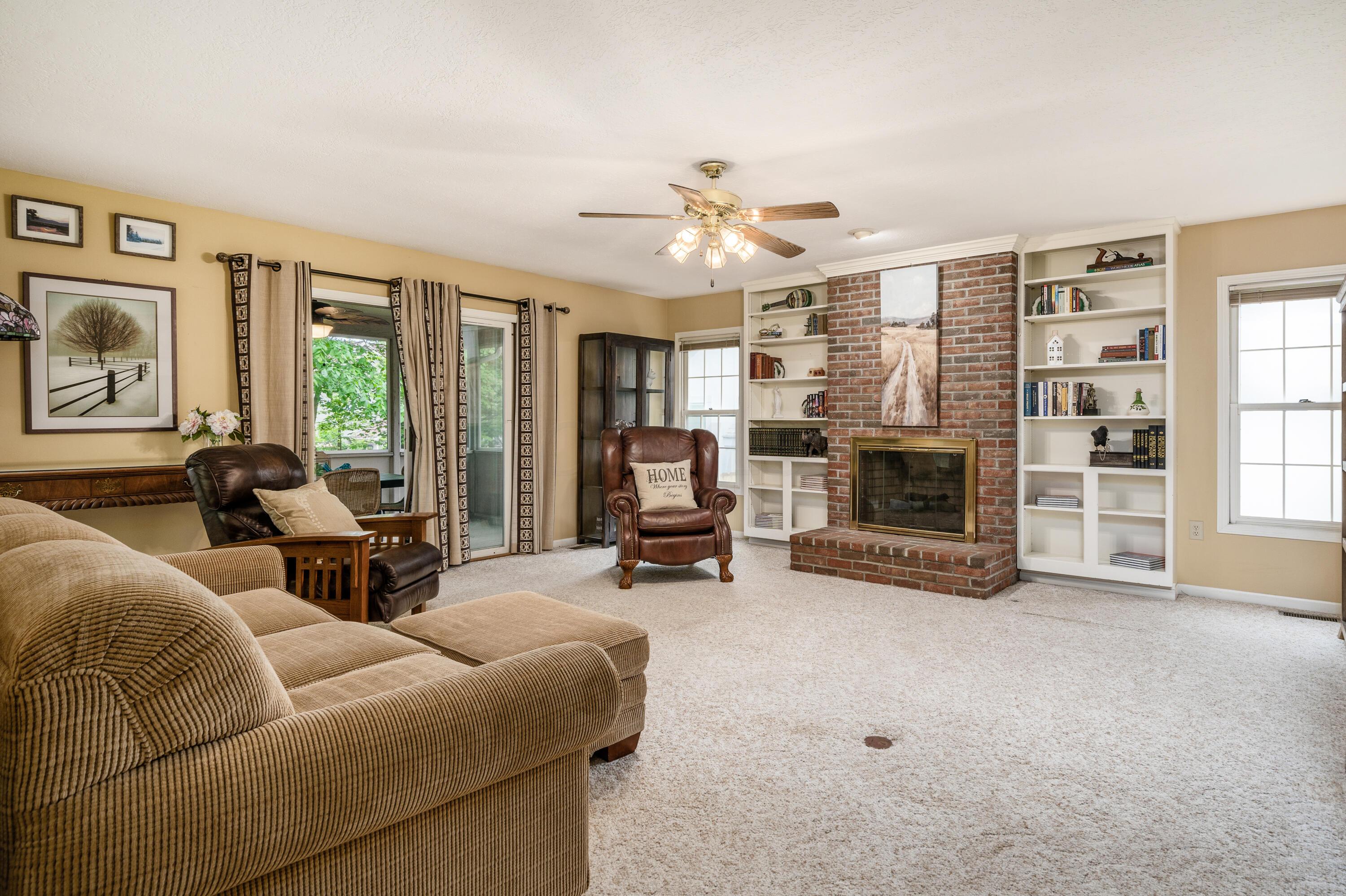 1019 Riva Ridge Boulevard Columbus, OH 43230 - Photo 17 of 38 Living Room