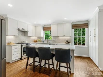 $949,900 | 1301 East Barden Road, Charlotte, NC 28226