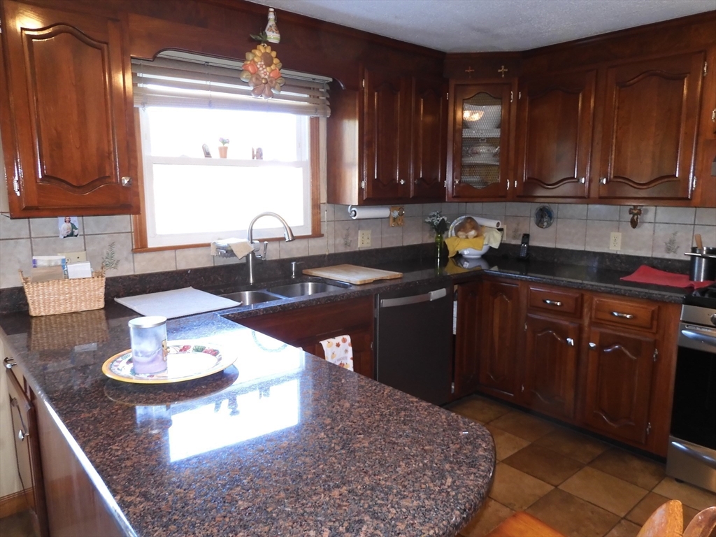 22 Derry Road Methuen, MA 01844 - Photo 11 of 38 Gallery Image 11