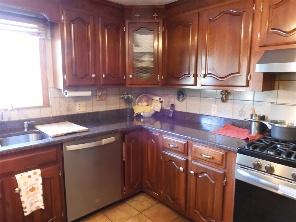 22 Derry Road Methuen, MA 01844 - Photo 13 of 38 Gallery Image 13