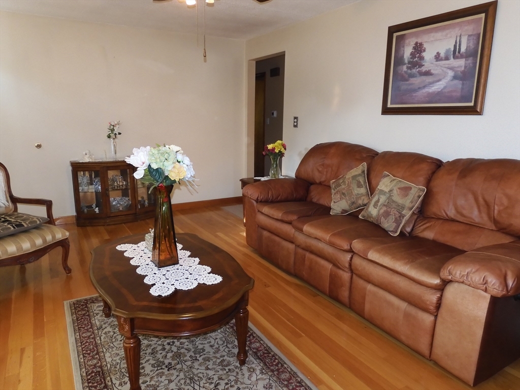22 Derry Road Methuen, MA 01844 - Photo 4 of 38 Gallery Image 4