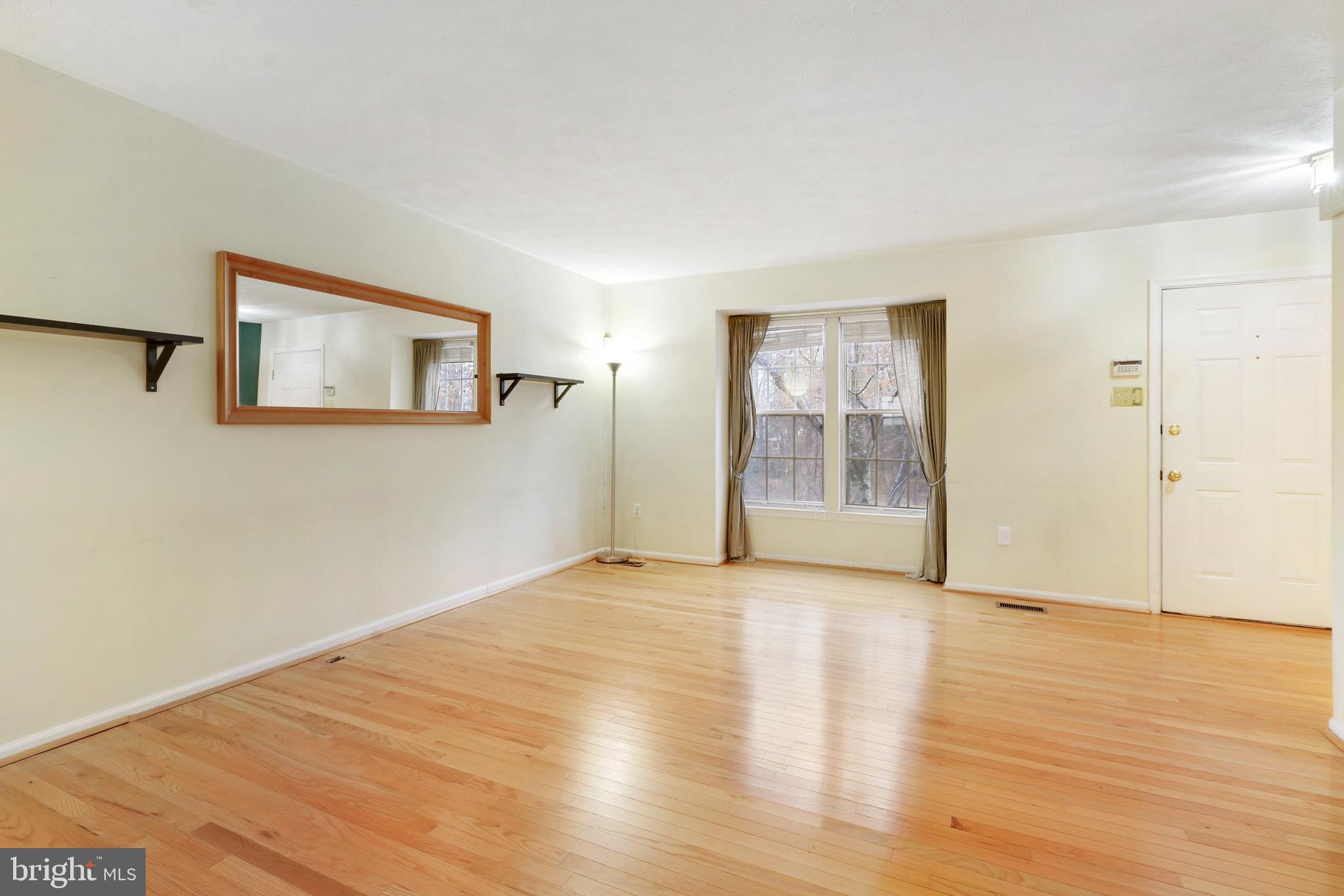 5306 Kelmscot Road Baltimore, MD 21237 - Photo 4 of 35 Living & Dining Rooms
