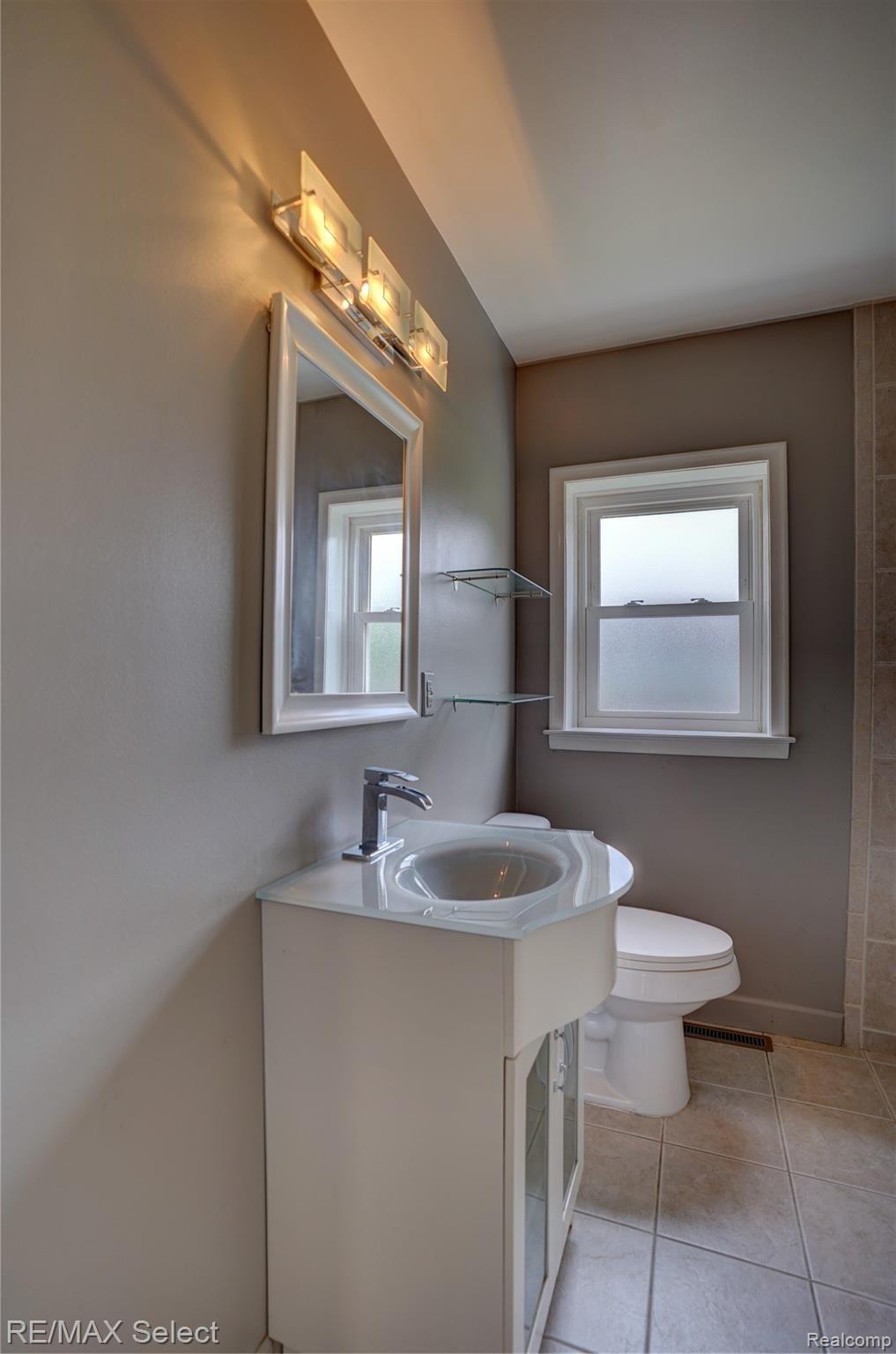 5317 Lapeer Road Burton, MI 48509 - Photo 20 of 39 5317 and 5319 Lapeer Rd 40.jpg