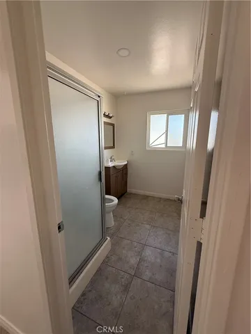 a view of entryway with window