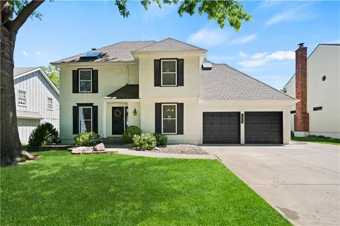 $470,000 | 9413 Hall Drive, Lenexa, KS 66219