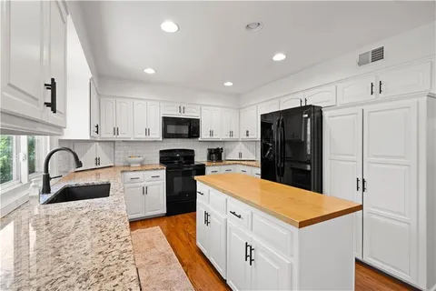 $470,000 | 9413 Hall Drive, Lenexa, KS 66219