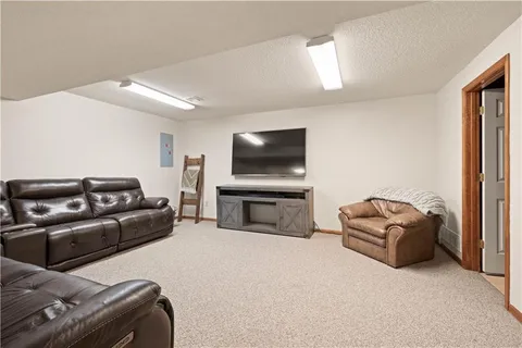 $470,000 | 9413 Hall Drive, Lenexa, KS 66219