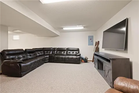 $470,000 | 9413 Hall Drive, Lenexa, KS 66219