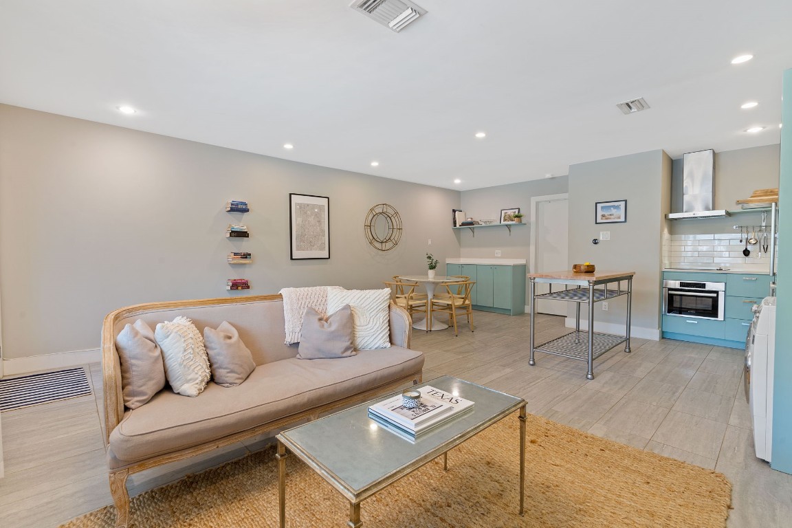 1208 Enfield Rd Unit 206  