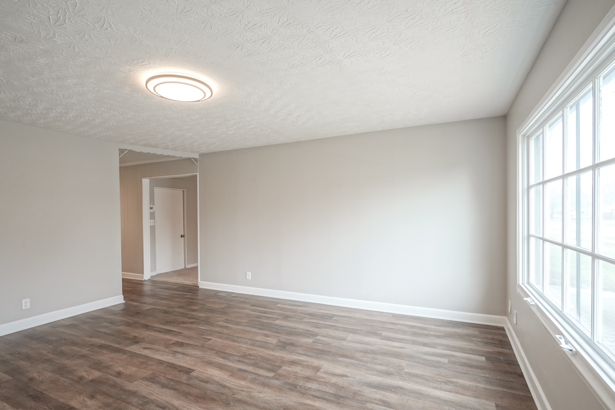 2532 Sickle Road Indianapolis, IN 46219 - Photo 4 of 22 Gallery Image 4