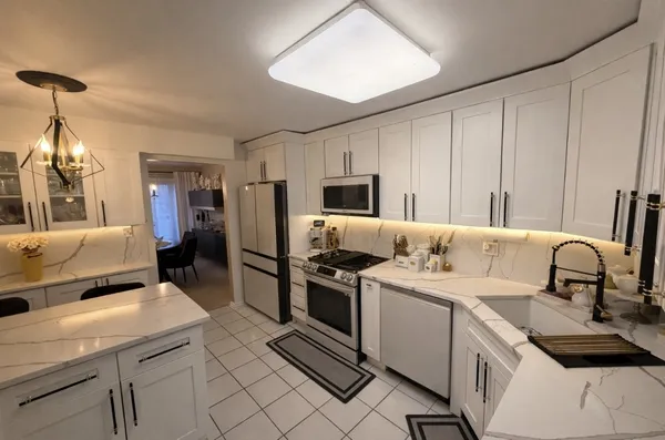 $345,000 | 225 Lake Boulevard, Unit 517, Buffalo Grove, IL 60089