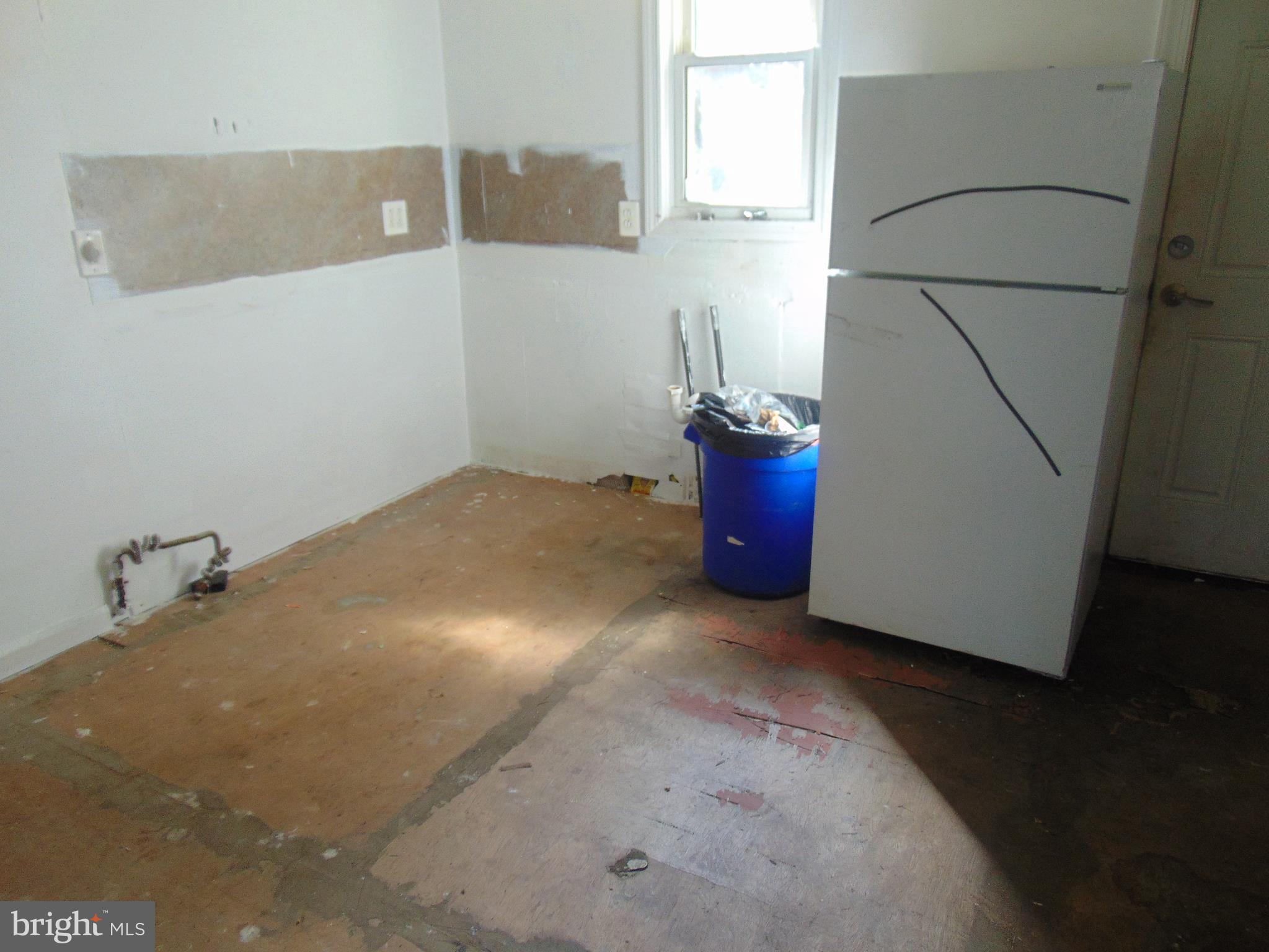 1076 South Common Road Camden, NJ 08104 - Photo 6 of 10