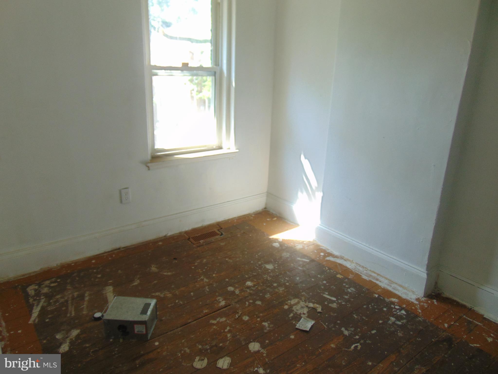 1076 South Common Road Camden, NJ 08104 - Photo 9 of 10