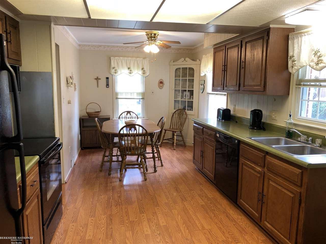 33040 Edgegrove Road Fraser, MI 48026 - Photo 8 of 48 31361975-7.JPG