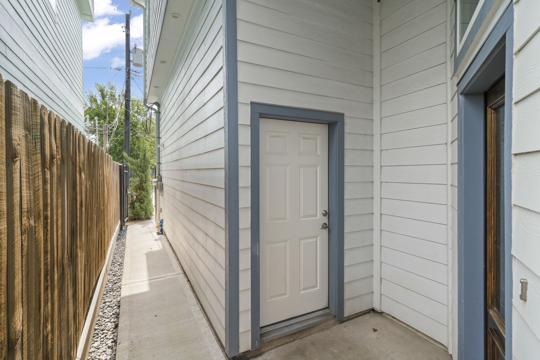 206 Burr Street, Unit A Houston, TX 77011 - Photo 4 of 46