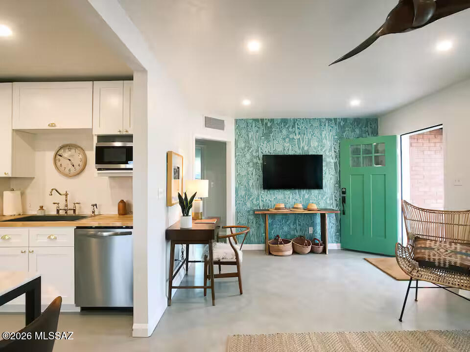 1402 East Roger Road Tucson, AZ 85719 - Photo 2 of 23