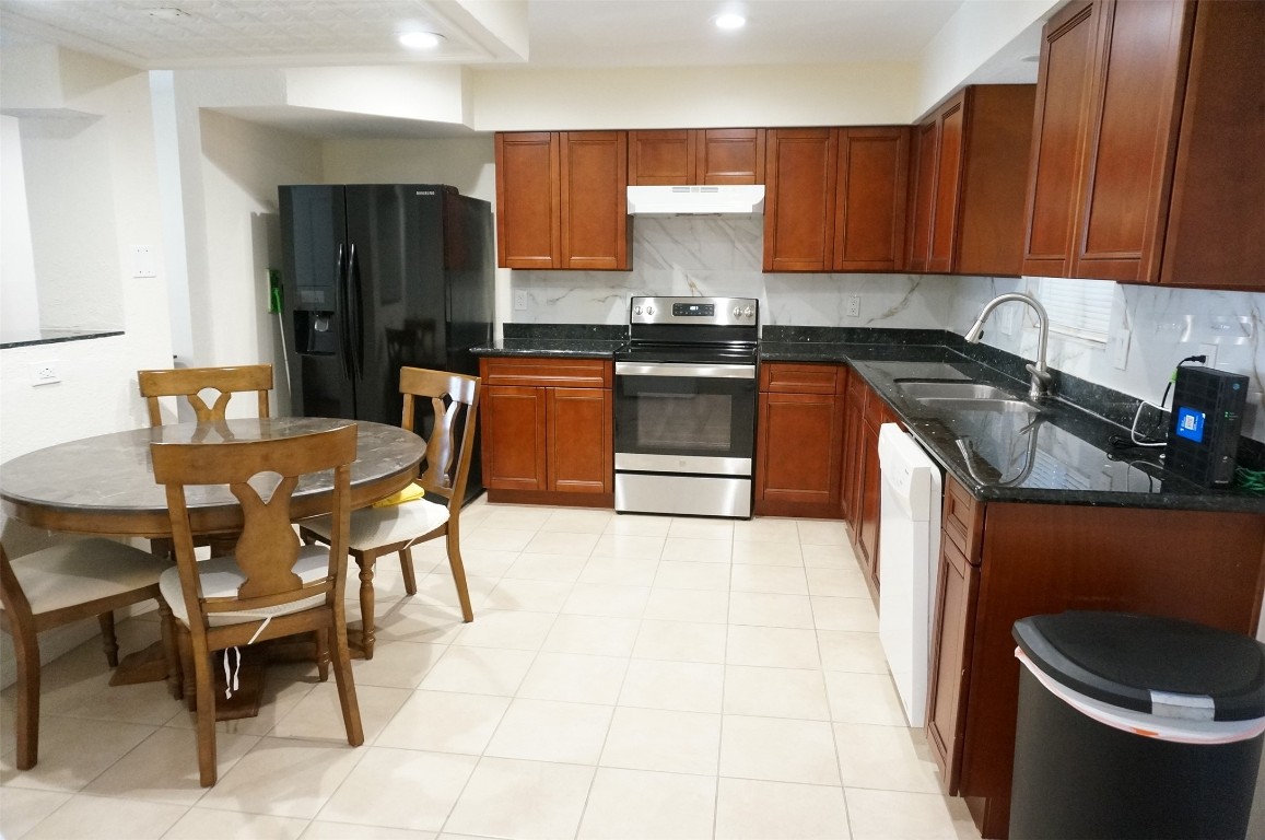 9901 Sharpcrest Street, Unit 8 Houston, TX 77036 - Photo 6 of 24