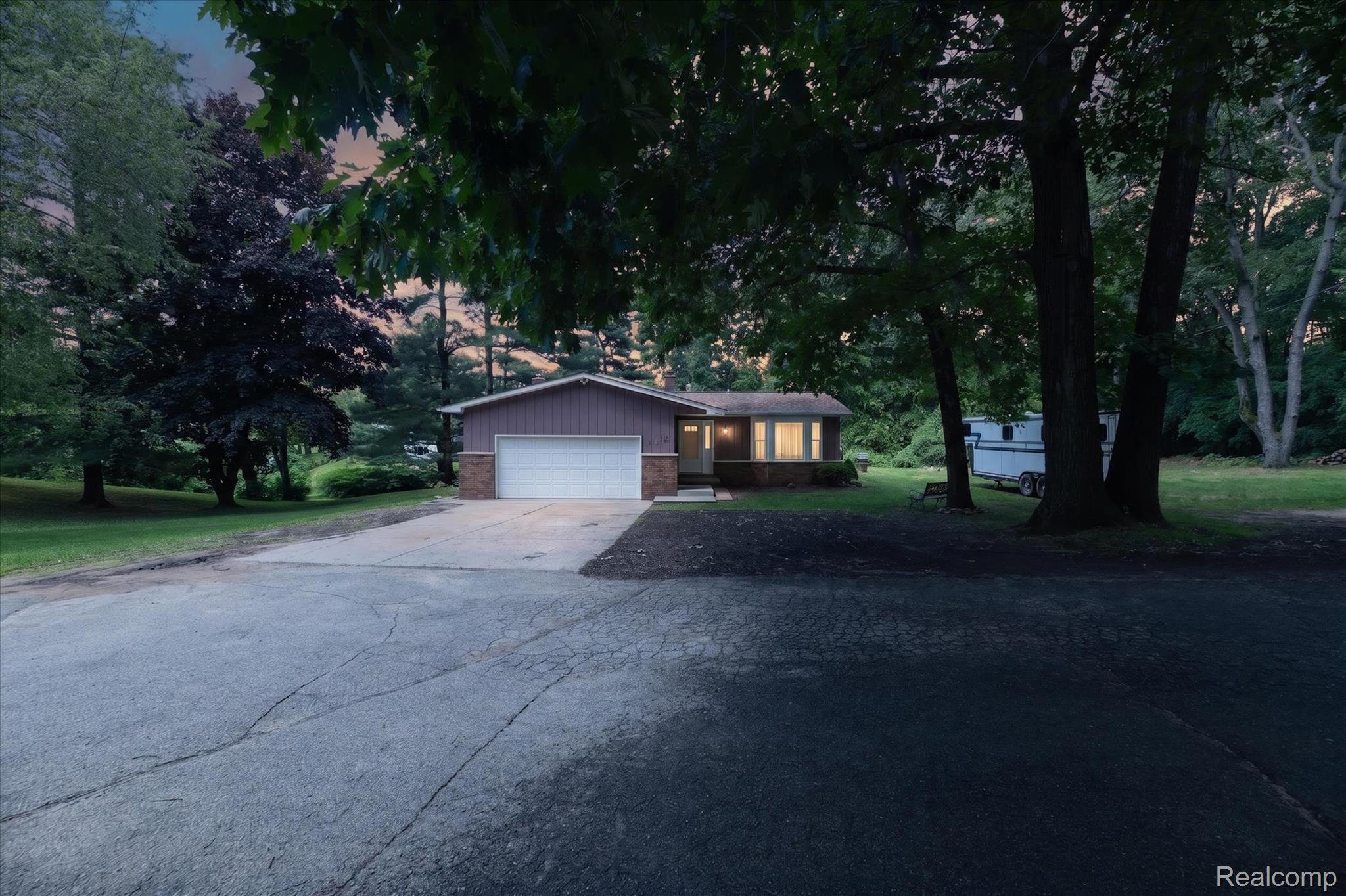 423 Sunset Street White Lake, MI 48383 - Photo 3 of 65 01-423-Sunset-St-Windowstill.jpg