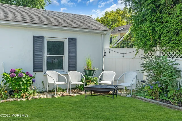 a view of a house with backyard and sitting area