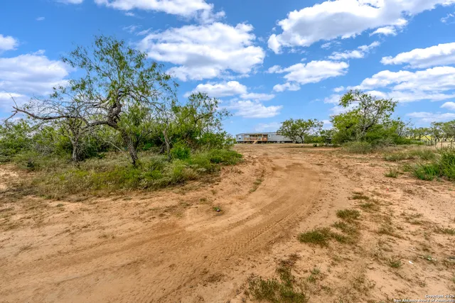 $360,000 | 2469 County Road 124, Floresville, TX 78114