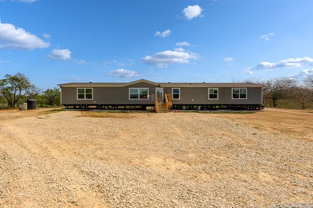 $360,000 | 2469 County Road 124, Floresville, TX 78114